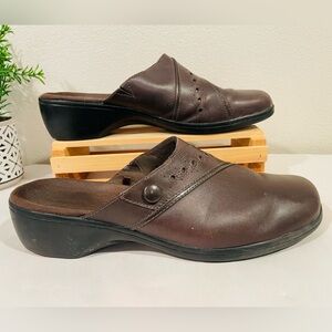🥳BOGO! Clarks Brown Leather Mules Clogs Loafers Slip-Ons.